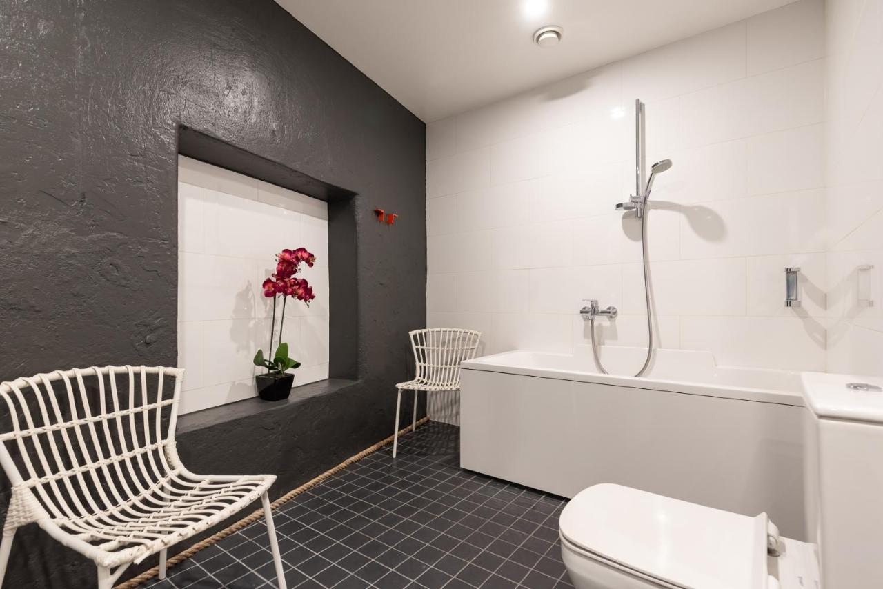 Apartment Stylish With Parking In Telliskivi